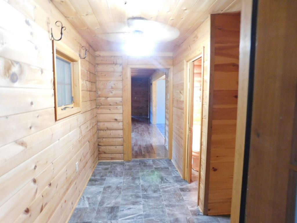 264 Island Road Kingsport, TN 37664 - Photo 14 of 36 Entry to kitchen from garage