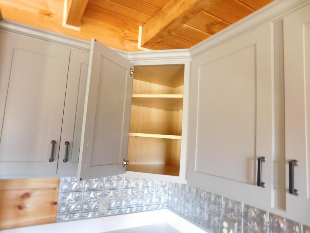 264 Island Road Kingsport, TN 37664 - Photo 17 of 36 Nice cabinets
