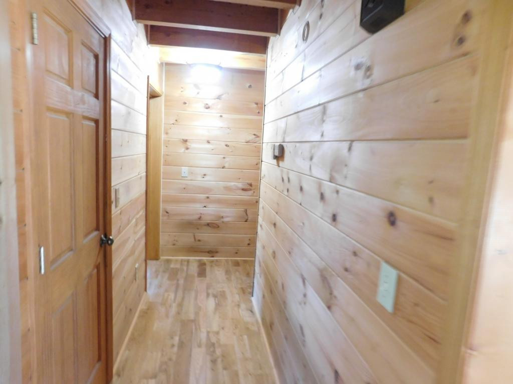 264 Island Road Kingsport, TN 37664 - Photo 28 of 36 Hall to master suite