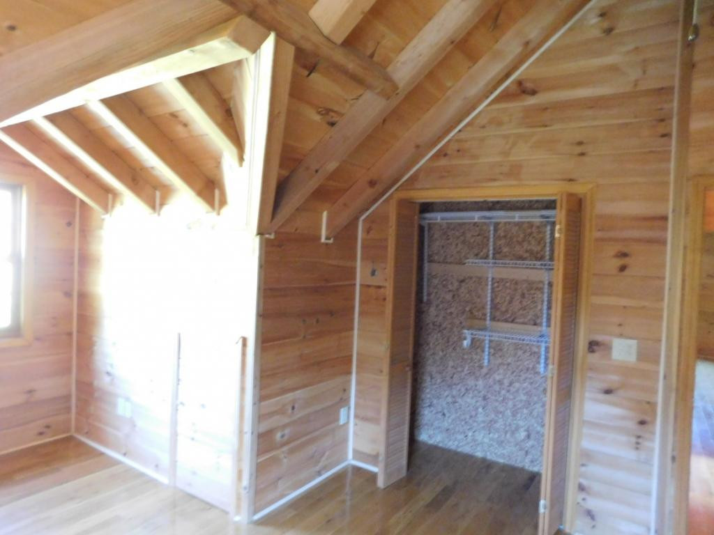 264 Island Road Kingsport, TN 37664 - Photo 31 of 36 Bedroom 2 upstairs