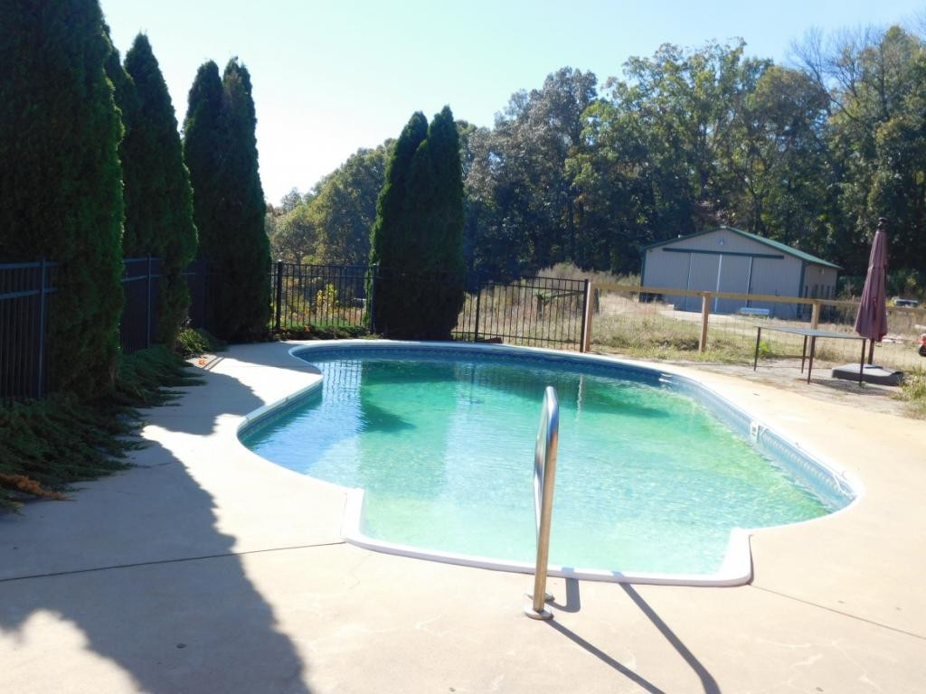 264 Island Road Kingsport, TN 37664 - Photo 5 of 36 Inground pool at back door