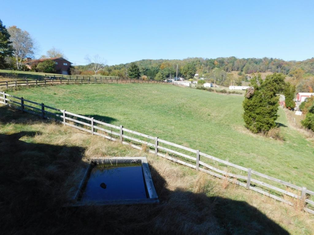 264 Island Road Kingsport, TN 37664 - Photo 7 of 36 Pasture view