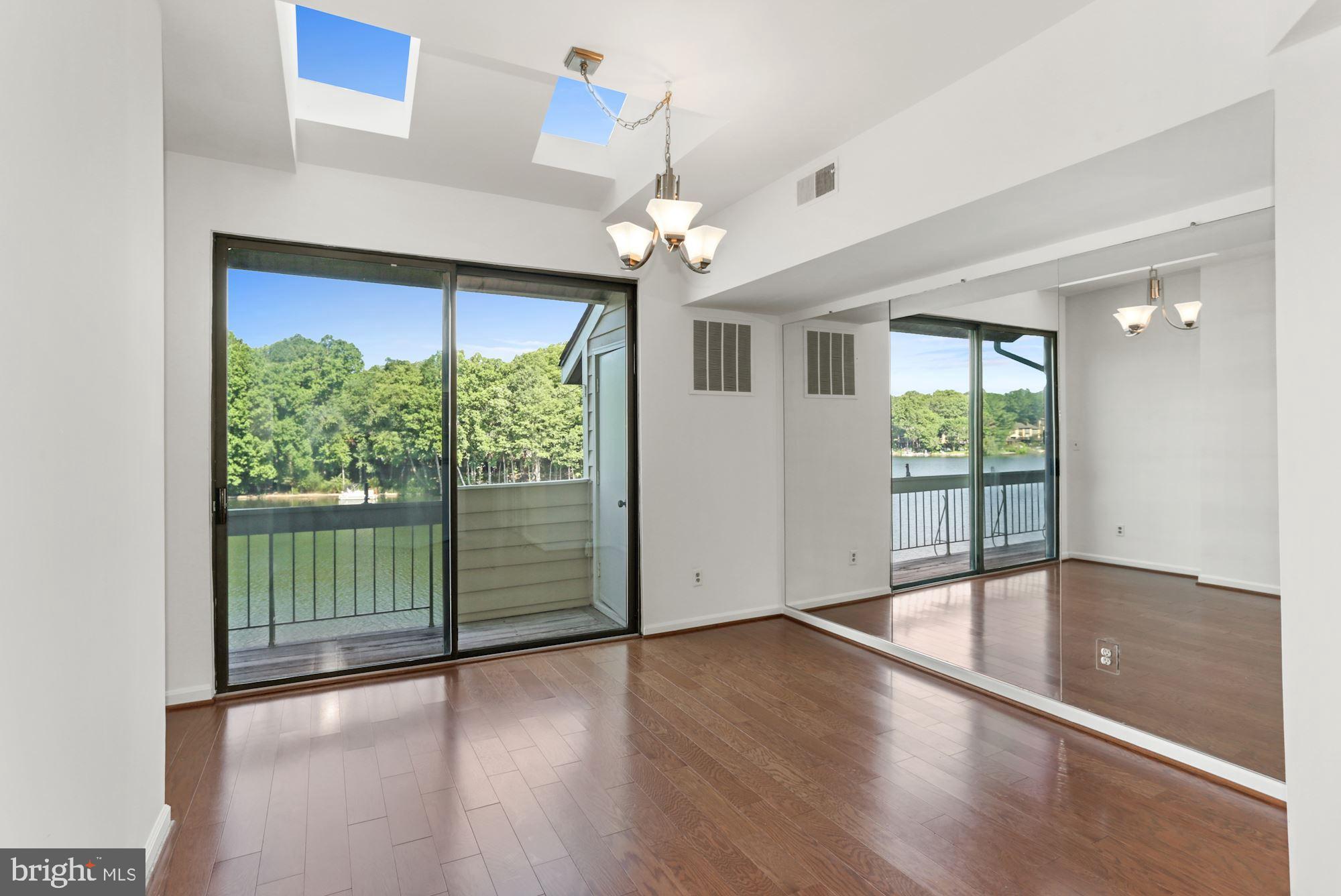 11266 Harbor Court Reston, VA 20191 - Photo 5 of 31 Dining area with great views