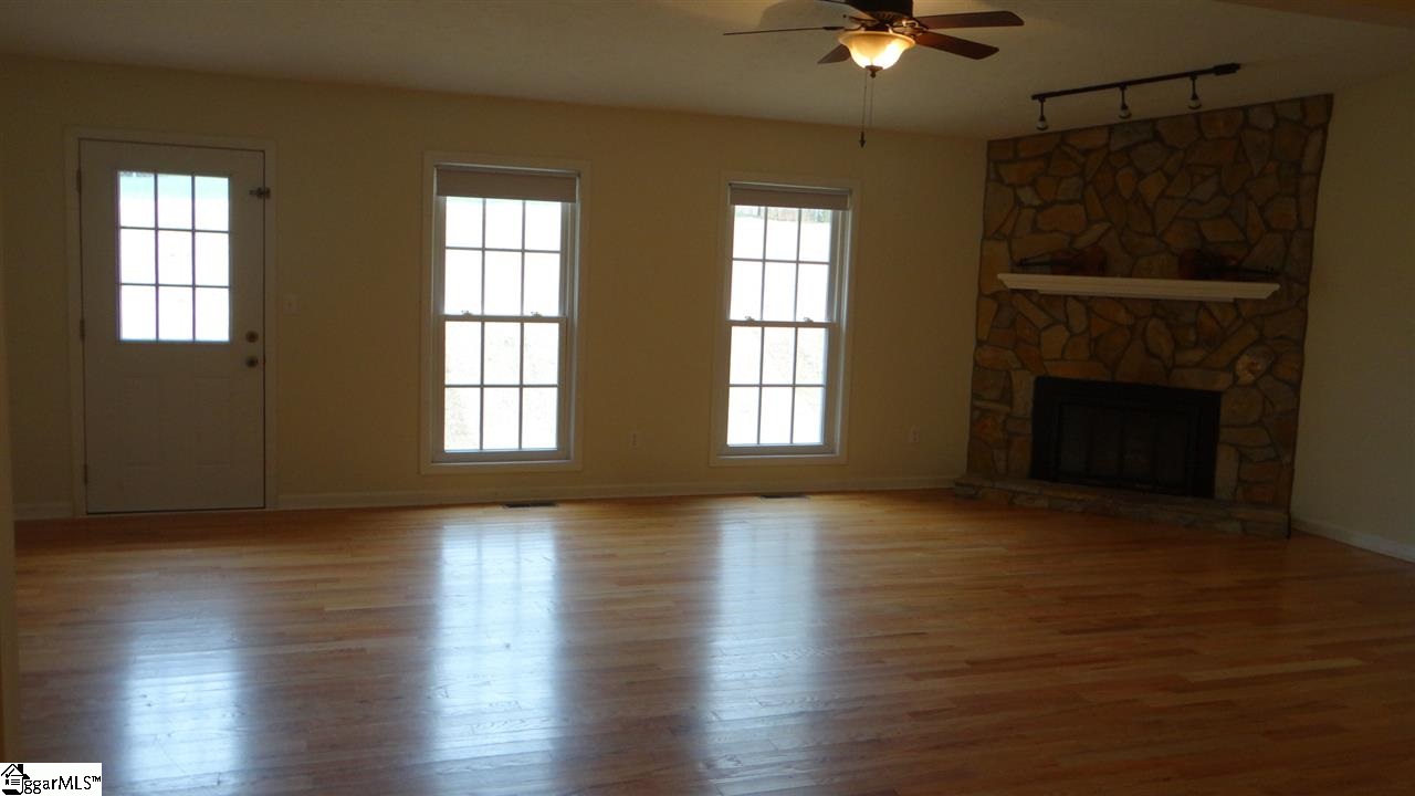 18 Doverdale Road Greenville, SC 29615 - Photo 4 of 20 Gallery Image 4