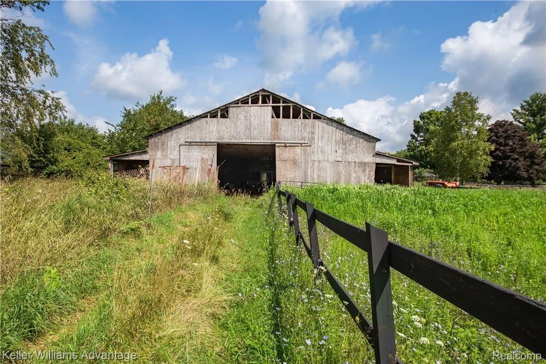 4545 Lone Tree Road Milford, MI 48380 - Photo 50 of 79 Lone Tree Rd_4545_Barn_16.jpg