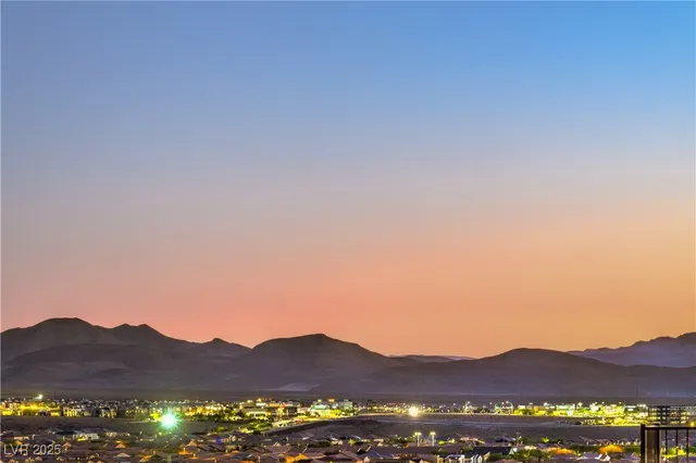 $3,250 | 2170 Peyten Park Street, Henderson, NV 89052