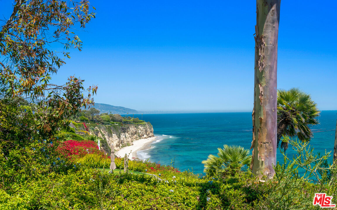 29122 Cliffside Drive Malibu, CA 90265 - Photo 16 of 48