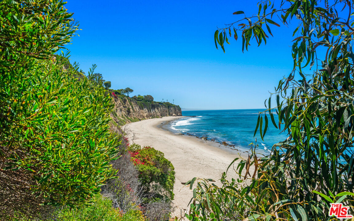 29122 Cliffside Drive Malibu, CA 90265 - Photo 17 of 48