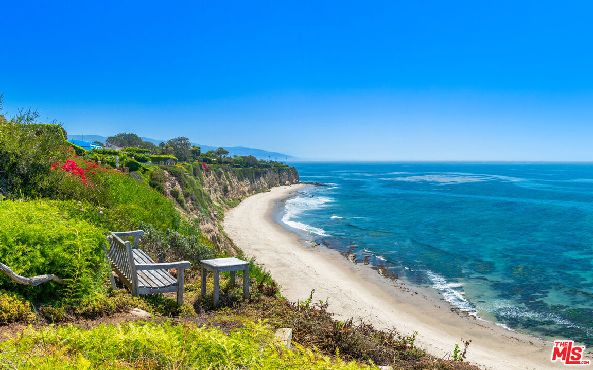 29122 Cliffside Drive Malibu, CA 90265 - Photo 18 of 48