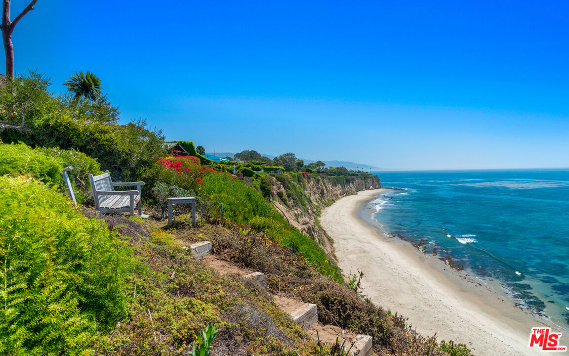 29122 Cliffside Drive Malibu, CA 90265 - Photo 19 of 48