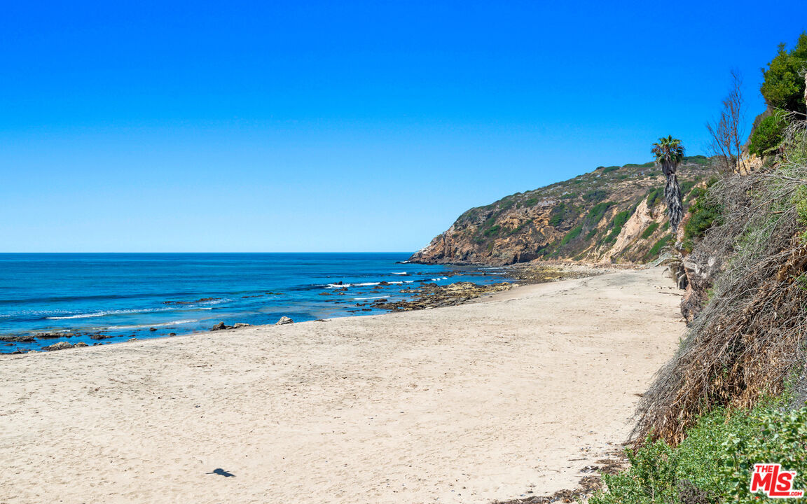 29122 Cliffside Drive Malibu, CA 90265 - Photo 21 of 48