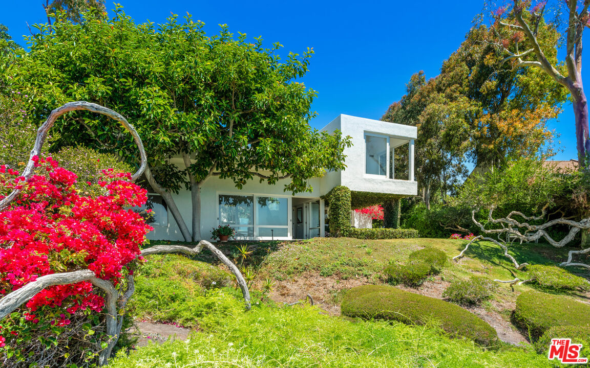 29122 Cliffside Drive Malibu, CA 90265 - Photo 22 of 48