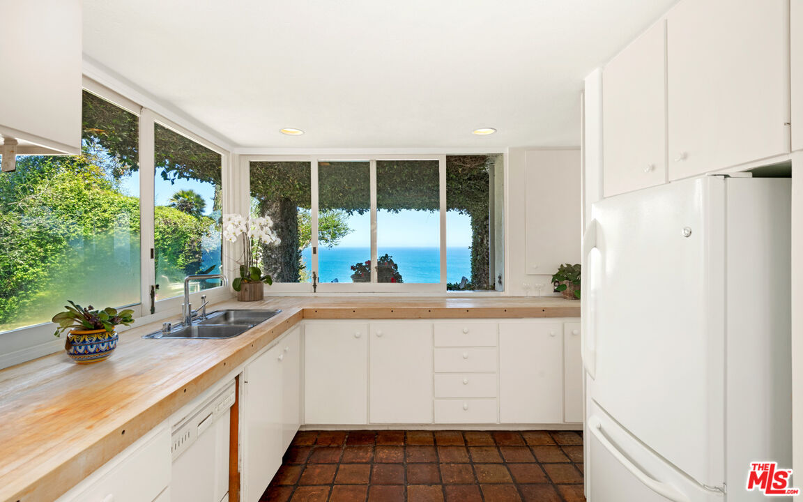 29122 Cliffside Drive Malibu, CA 90265 - Photo 25 of 48