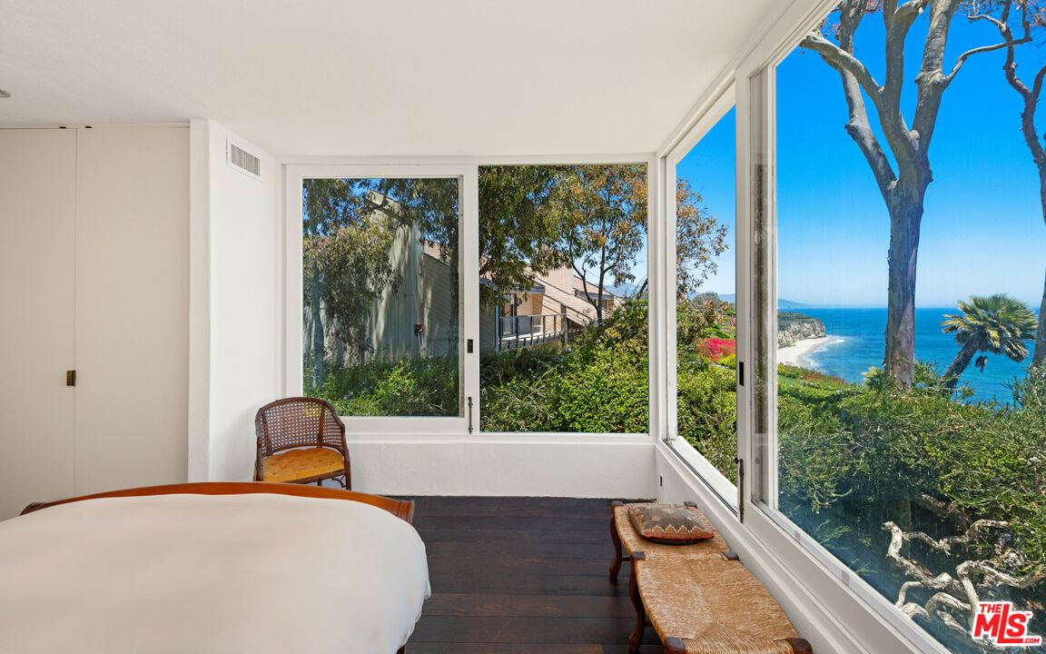 29122 Cliffside Drive Malibu, CA 90265 - Photo 30 of 48