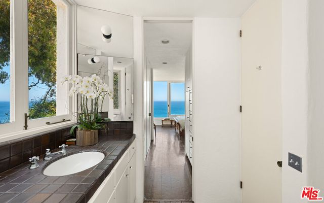 $15,000,000 | 29122 Cliffside Drive, Malibu, CA 90265