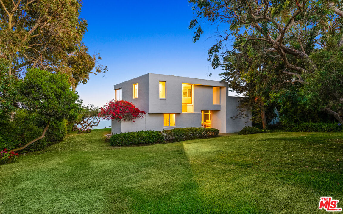 29122 Cliffside Drive Malibu, CA 90265 - Photo 35 of 48