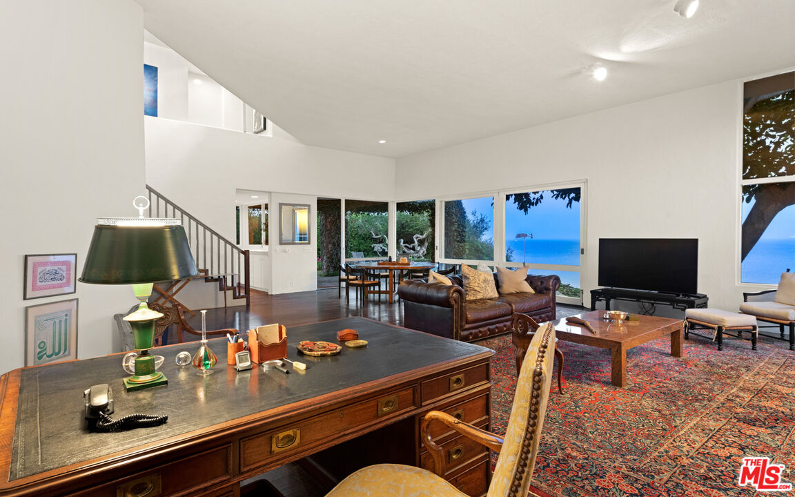 29122 Cliffside Drive Malibu, CA 90265 - Photo 38 of 48