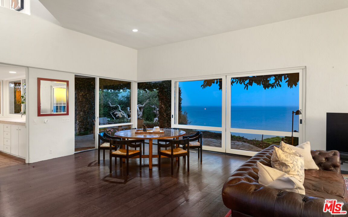 29122 Cliffside Drive Malibu, CA 90265 - Photo 39 of 48