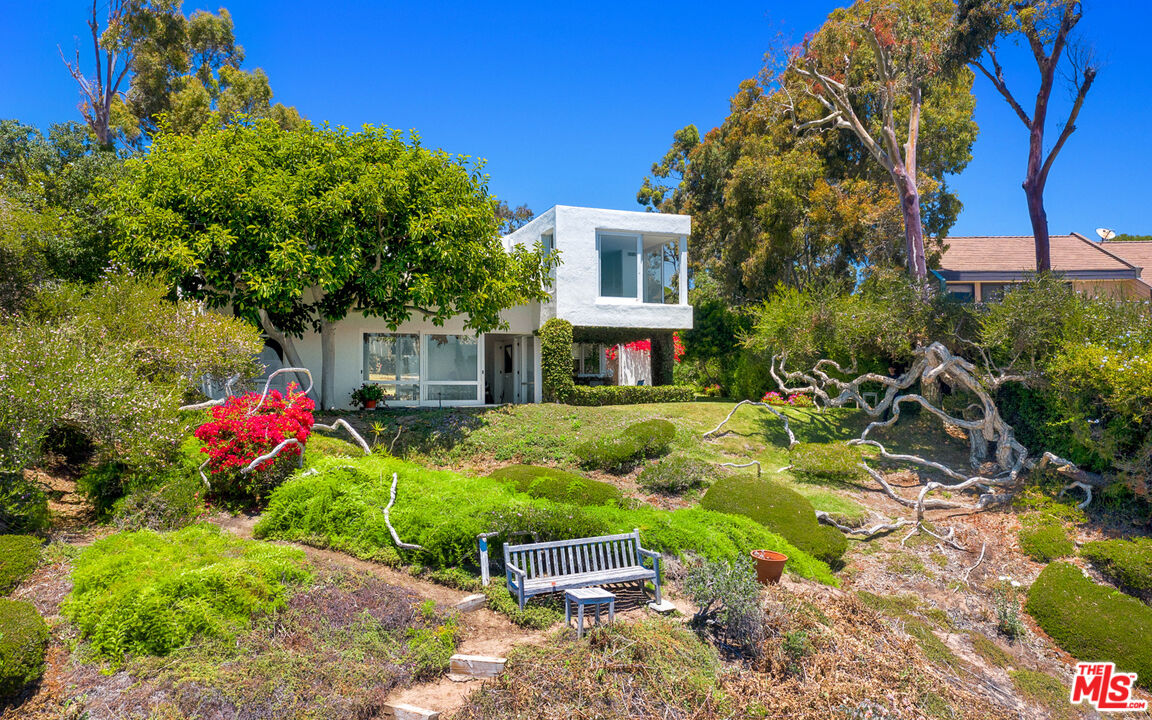 29122 Cliffside Drive Malibu, CA 90265 - Photo 4 of 48