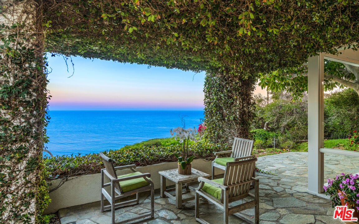 29122 Cliffside Drive Malibu, CA 90265 - Photo 41 of 48