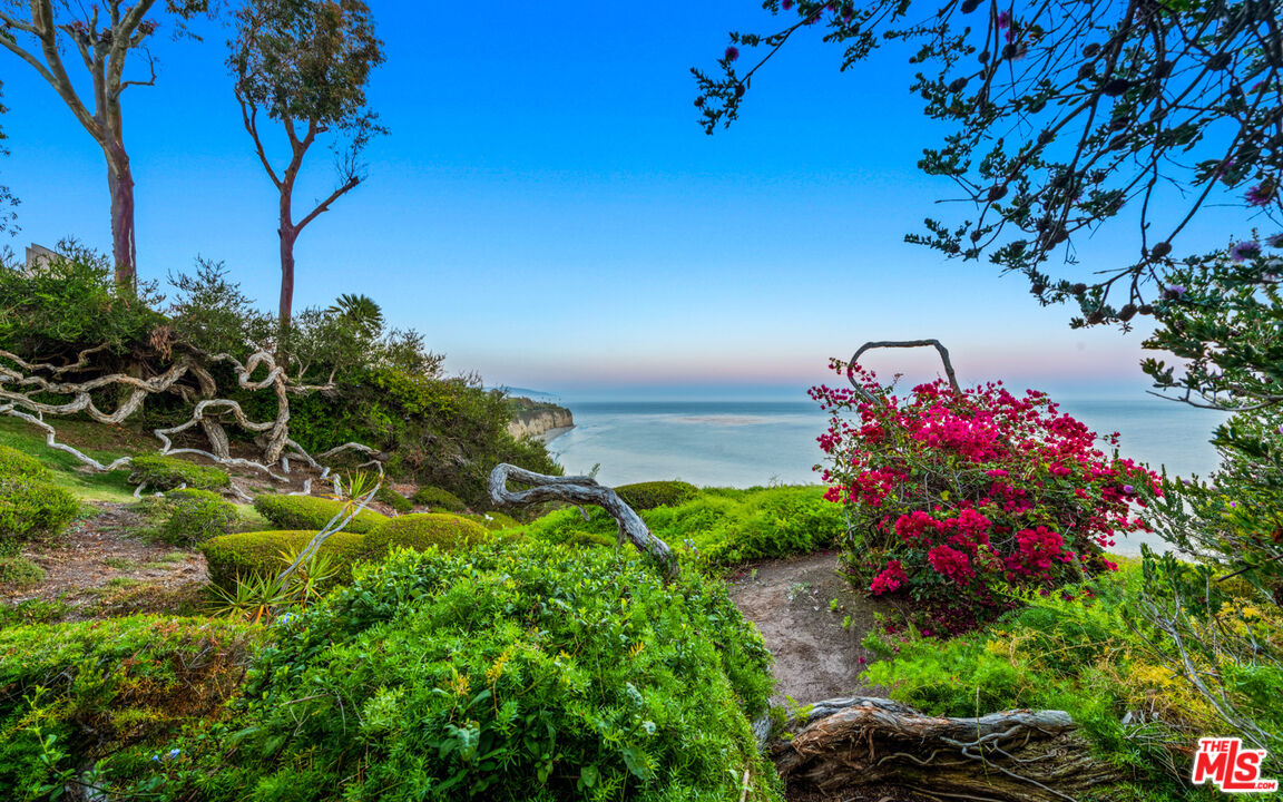 29122 Cliffside Drive Malibu, CA 90265 - Photo 43 of 48