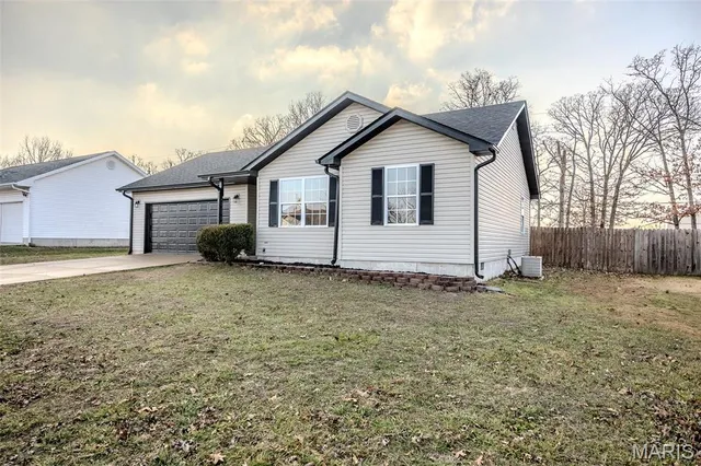 $209,900 | 2239 Timberwood Lane, Lebanon, MO 65536