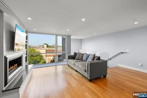 $1,888,888 | 1076 River Road, Edgewater, NJ 07020