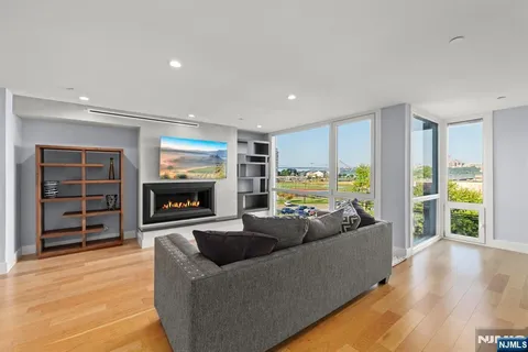 $1,888,888 | 1076 River Road, Edgewater, NJ 07020