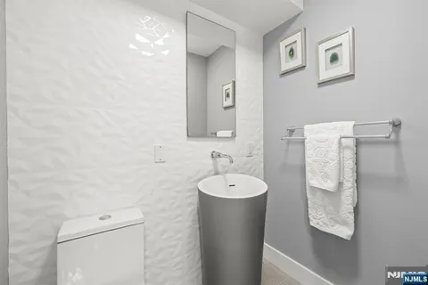 $1,888,888 | 1076 River Road, Edgewater, NJ 07020