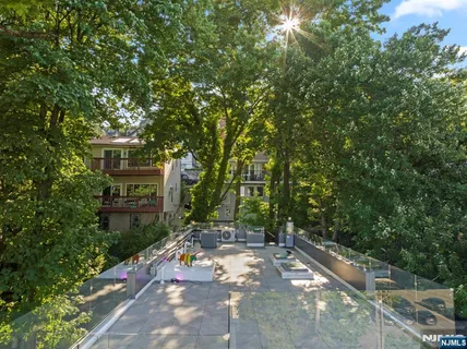 $1,888,888 | 1076 River Road, Edgewater, NJ 07020