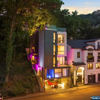 $1,888,888 | 1076 River Road, Edgewater, NJ 07020