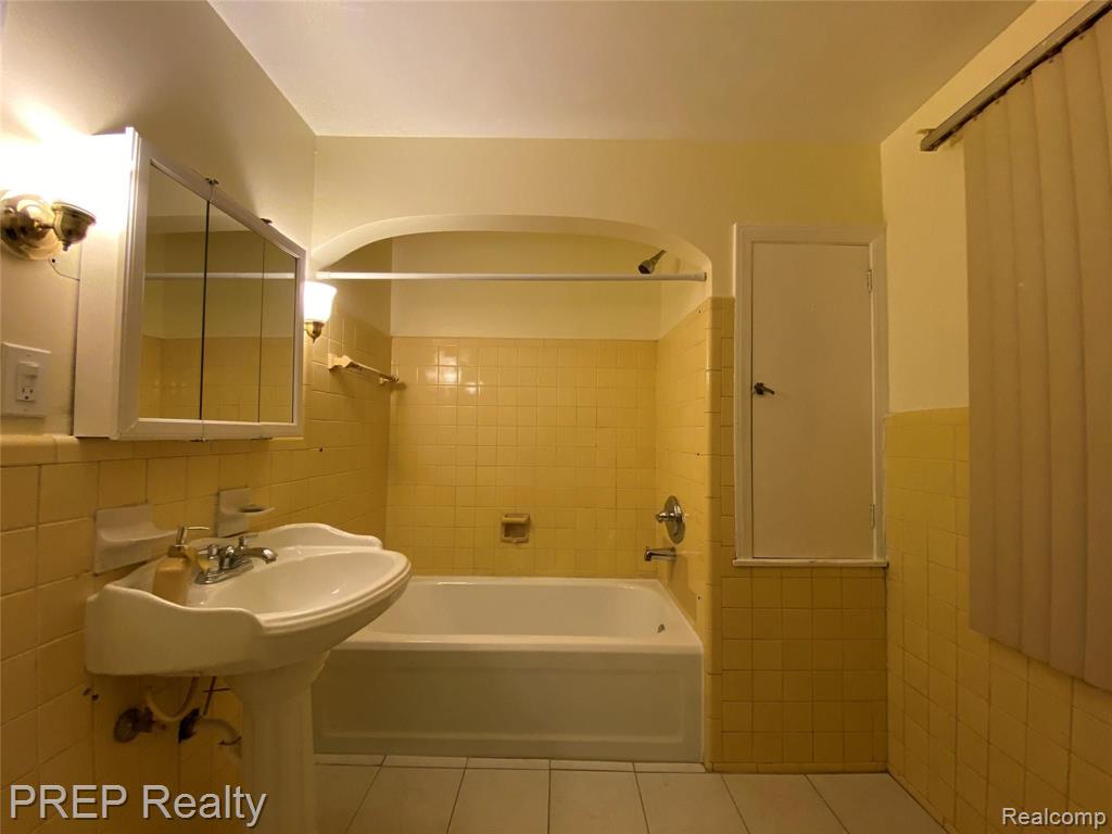 14168 Stahelin Road Detroit, MI 48223 - Photo 13 of 22
