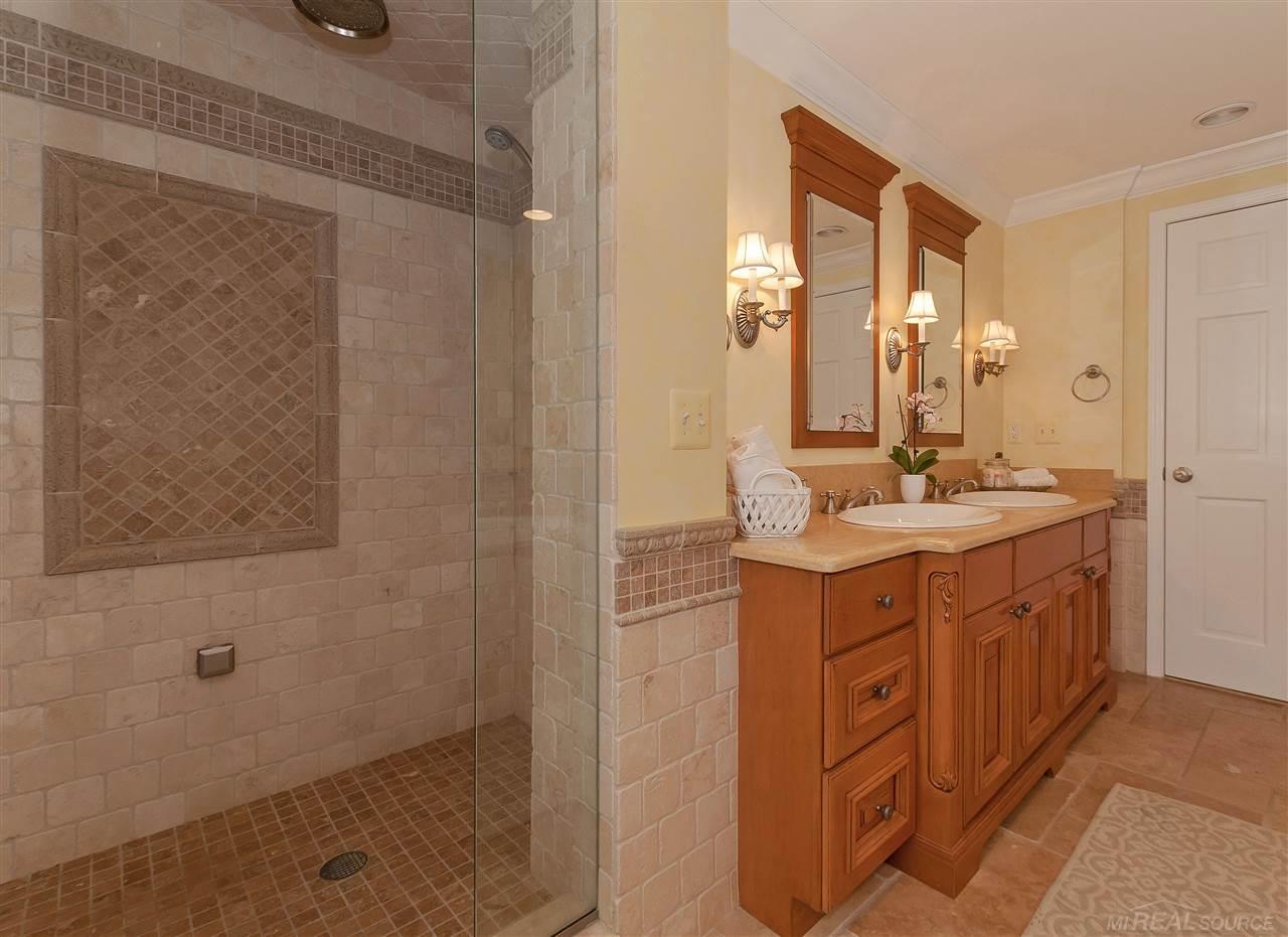 1652 Hawthorne Road Grosse Pointe, MI 48236 - Photo 32 of 55 31346344-31.JPG