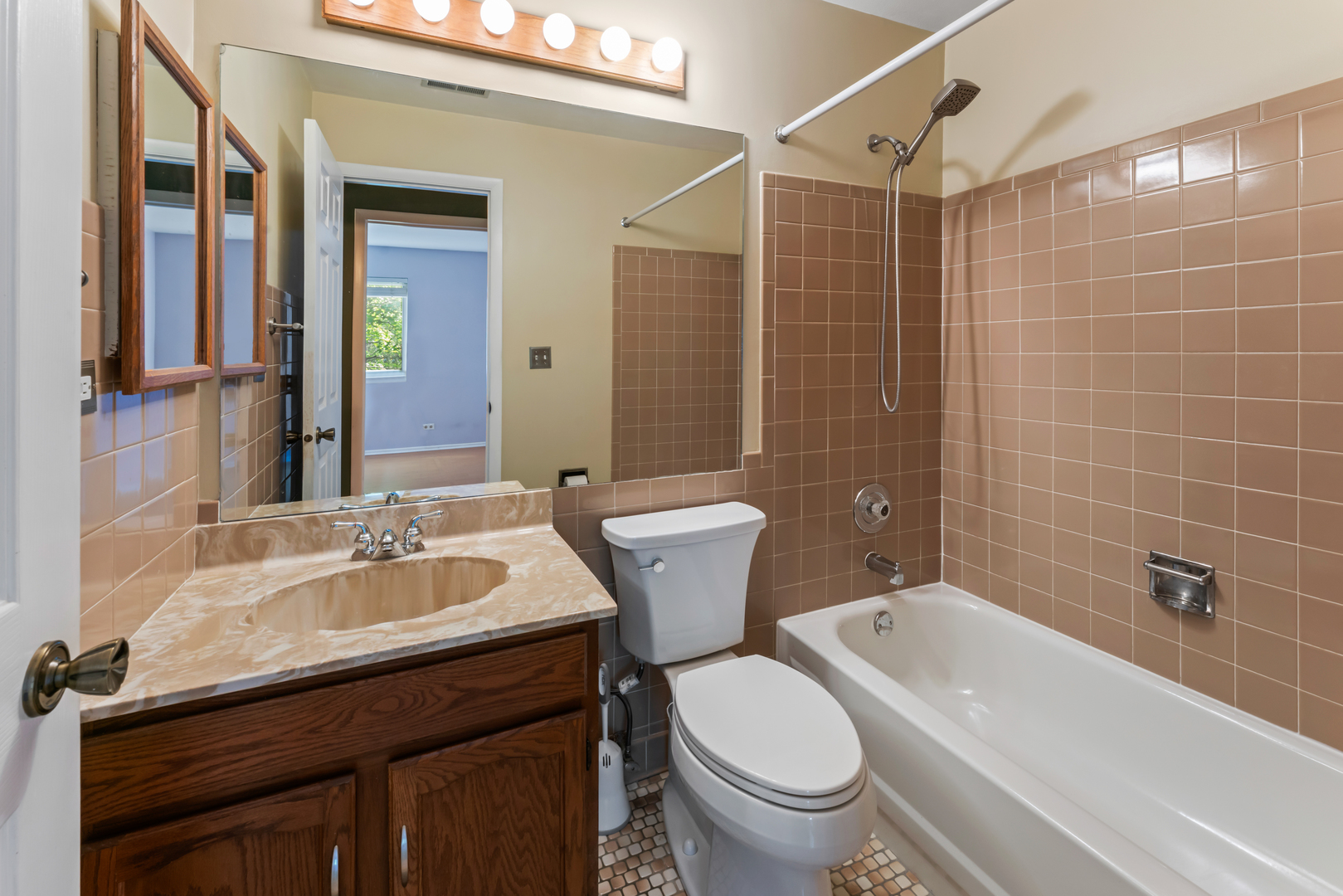 601 Hanover Court, Unit Z2 Schaumburg, IL 60194 - Photo 13 of 22 a bathroom with a sink a toilet and shower
