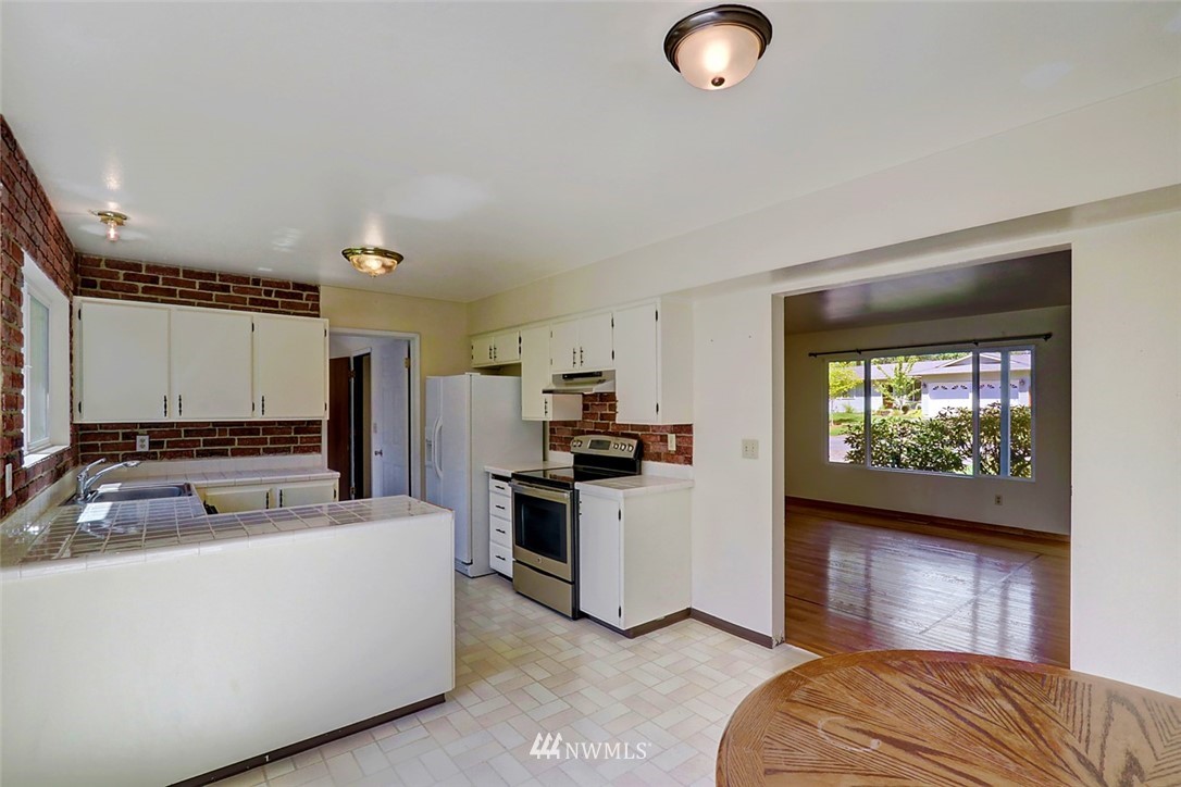 220 219th Place Southeast Bothell, WA 98021 - Photo 5 of 17
