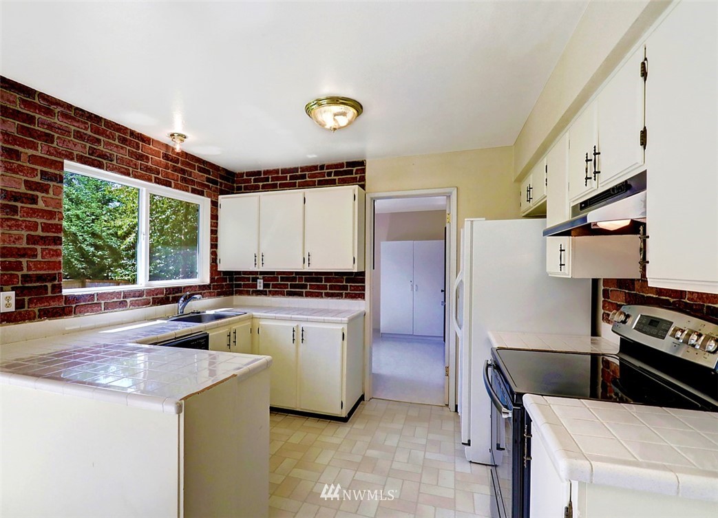220 219th Place Southeast Bothell, WA 98021 - Photo 6 of 17