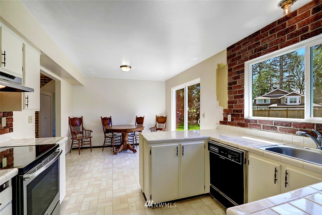 220 219th Place Southeast Bothell, WA 98021 - Photo 7 of 17