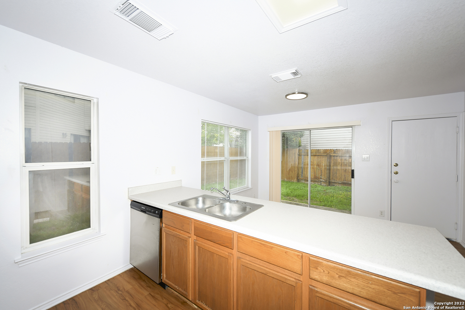 10 Torreys Post San Antonio, TX 78240 - Photo 14 of 27 a room with sink and window