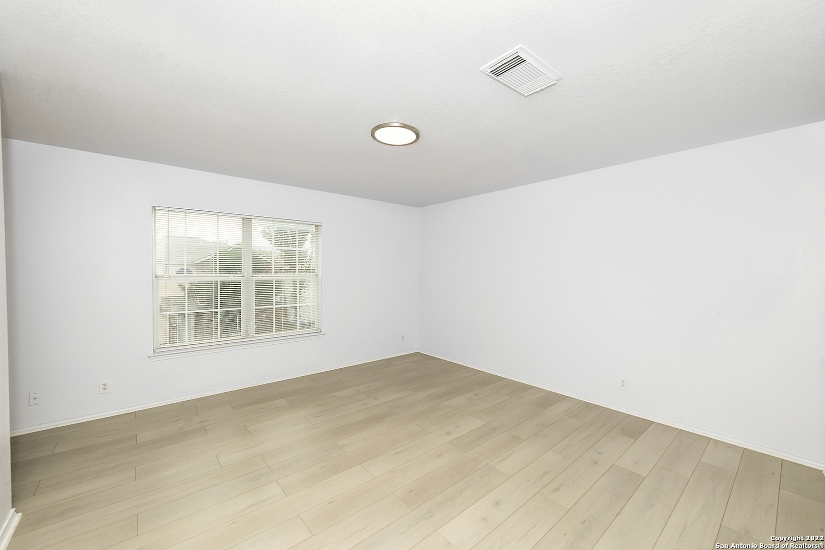 10 Torreys Post San Antonio, TX 78240 - Photo 16 of 27 a view of an empty room with a window