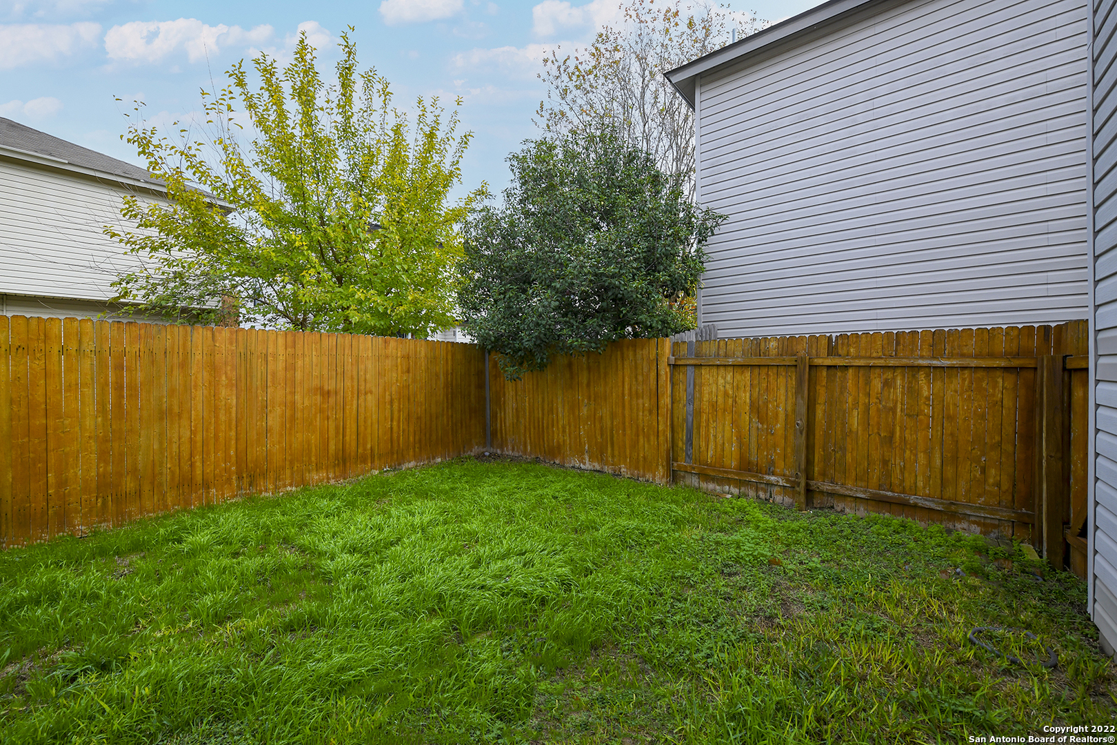 10 Torreys Post San Antonio, TX 78240 - Photo 25 of 27 a view of a backyard