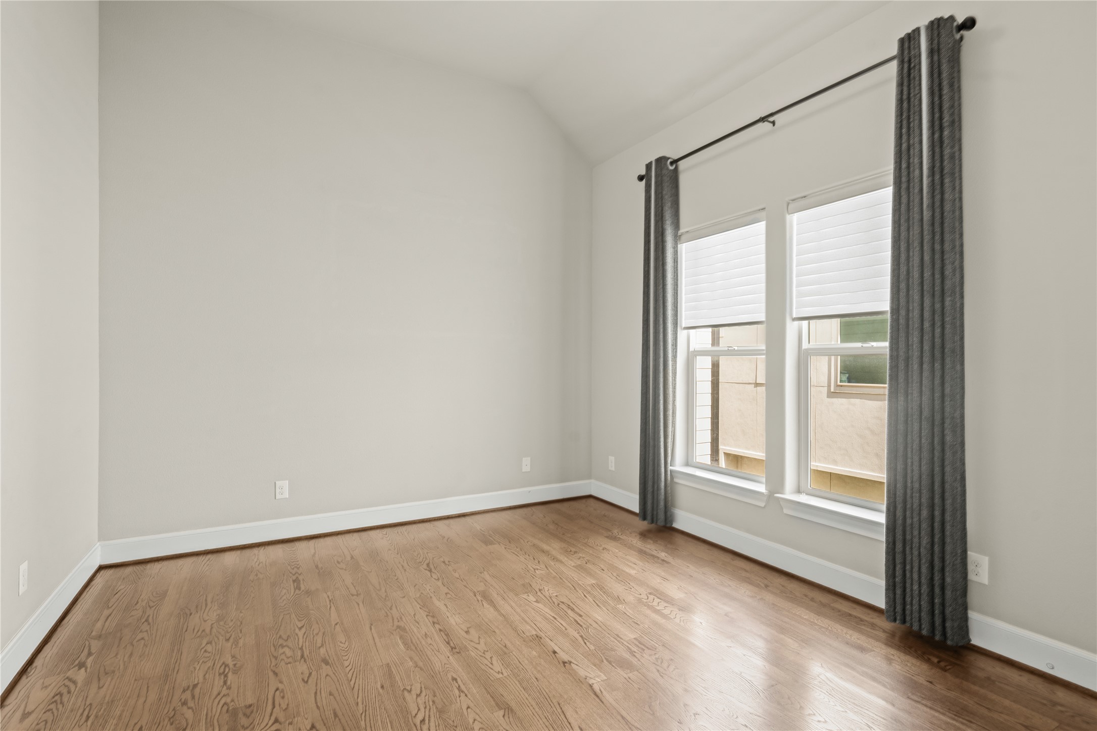 10902 Grove Tree Lane Houston, TX 77043 - Photo 23 of 36