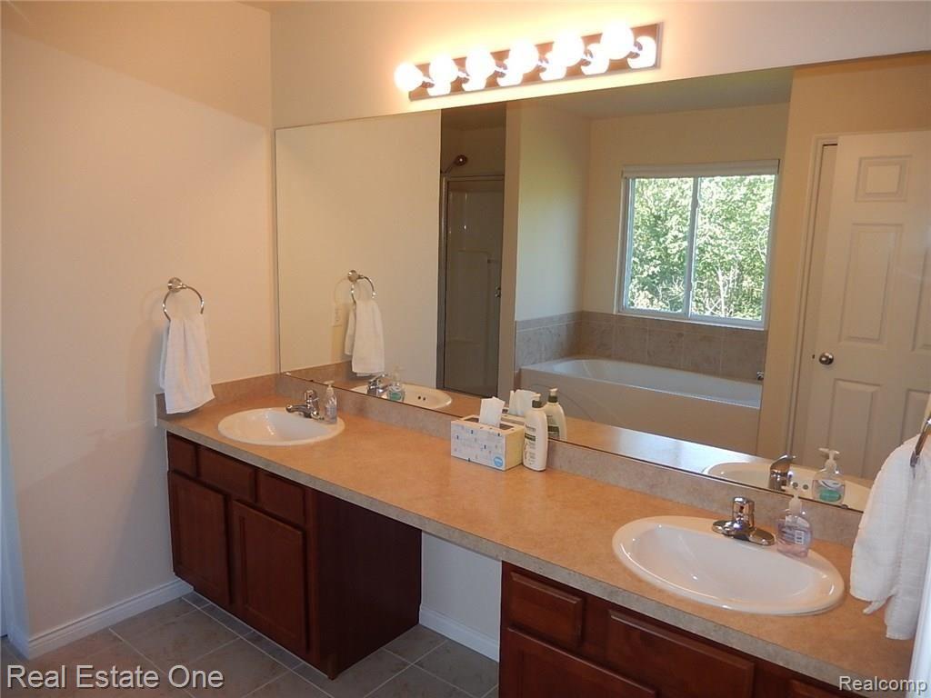 3447 Columbia Drive Rochester, MI 48307 - Photo 24 of 44 Master Bath Vanity