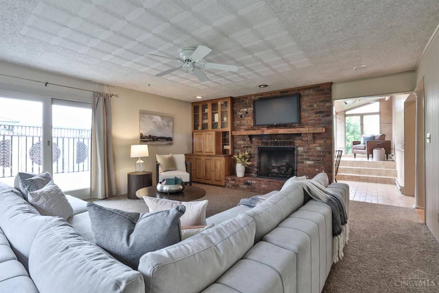 6152 Springdale Road Cincinnati, OH 45247 - Photo 11 of 64