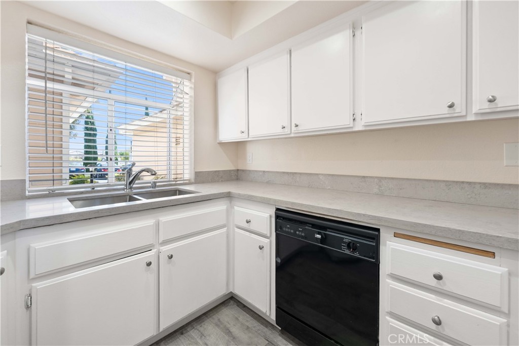 2762 Erringer Road, Unit 15 Simi Valley, CA 93065 - Photo 7 of 32 Gallery Image 7