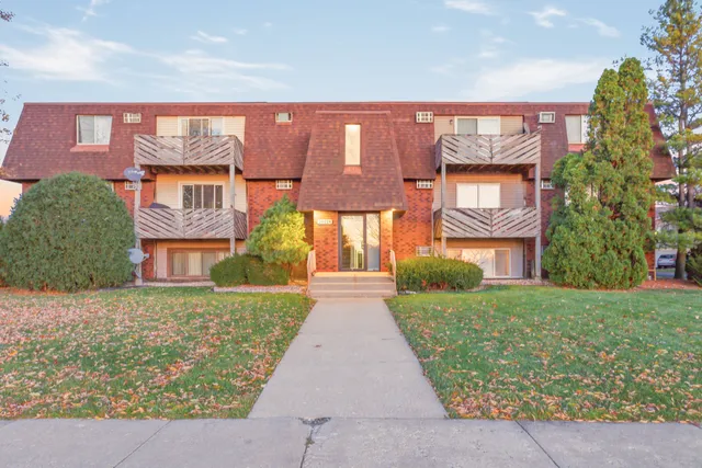 $165,000 | 20224 South Frankfort Square Road, Unit G, Frankfort, IL 60423