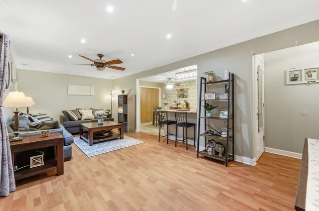 $165,000 | 20224 South Frankfort Square Road, Unit G, Frankfort, IL 60423