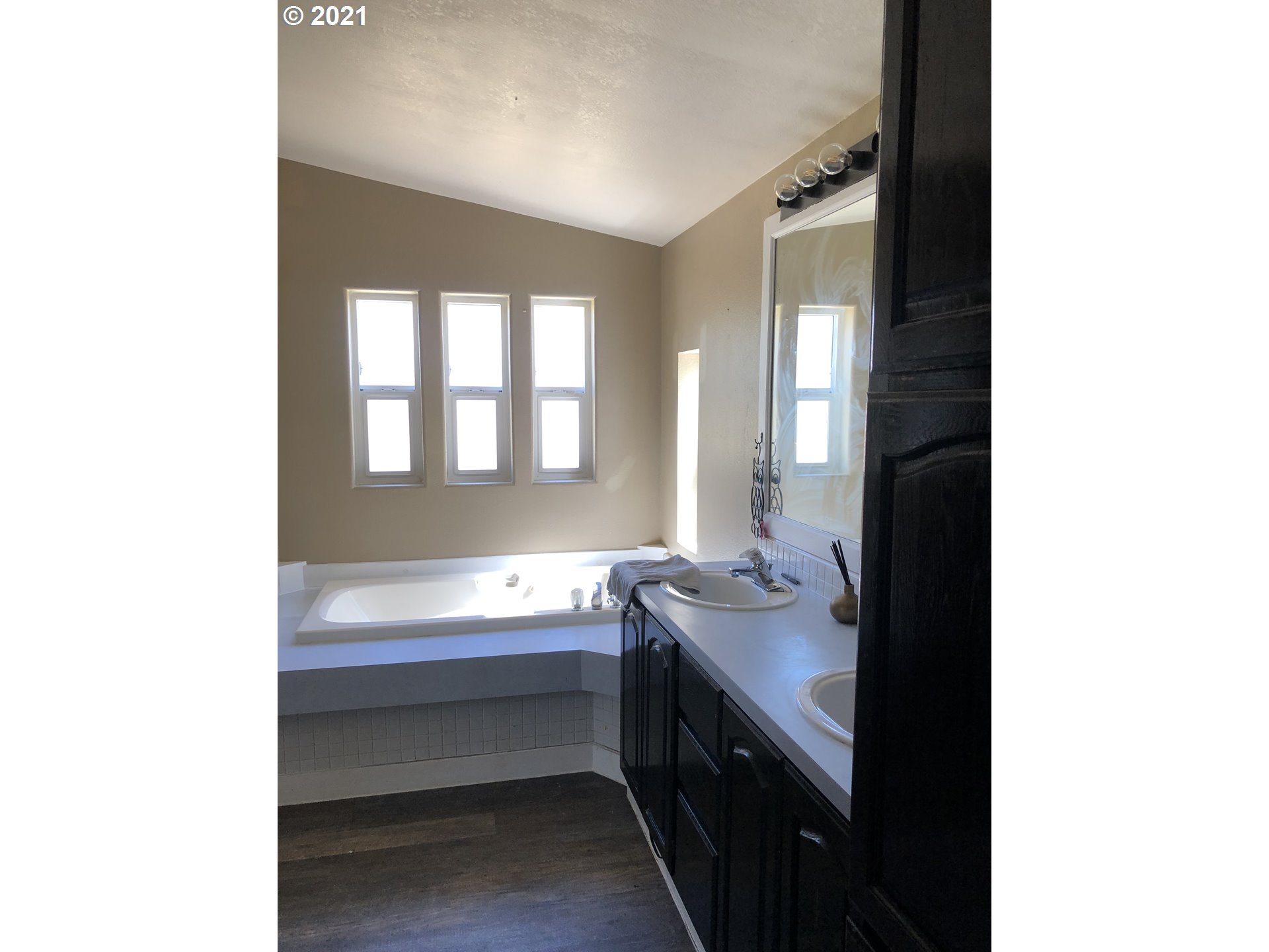 8245 Burbank Road Tillamook, OR 97141 - Photo 26 of 28 a bathroom with a sink and a bathtub