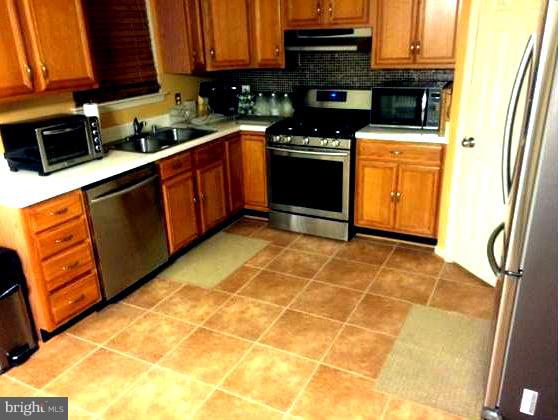 6605 Ridgeborne Drive Baltimore, MD 21237 - Photo 1 of 24 Kitchen