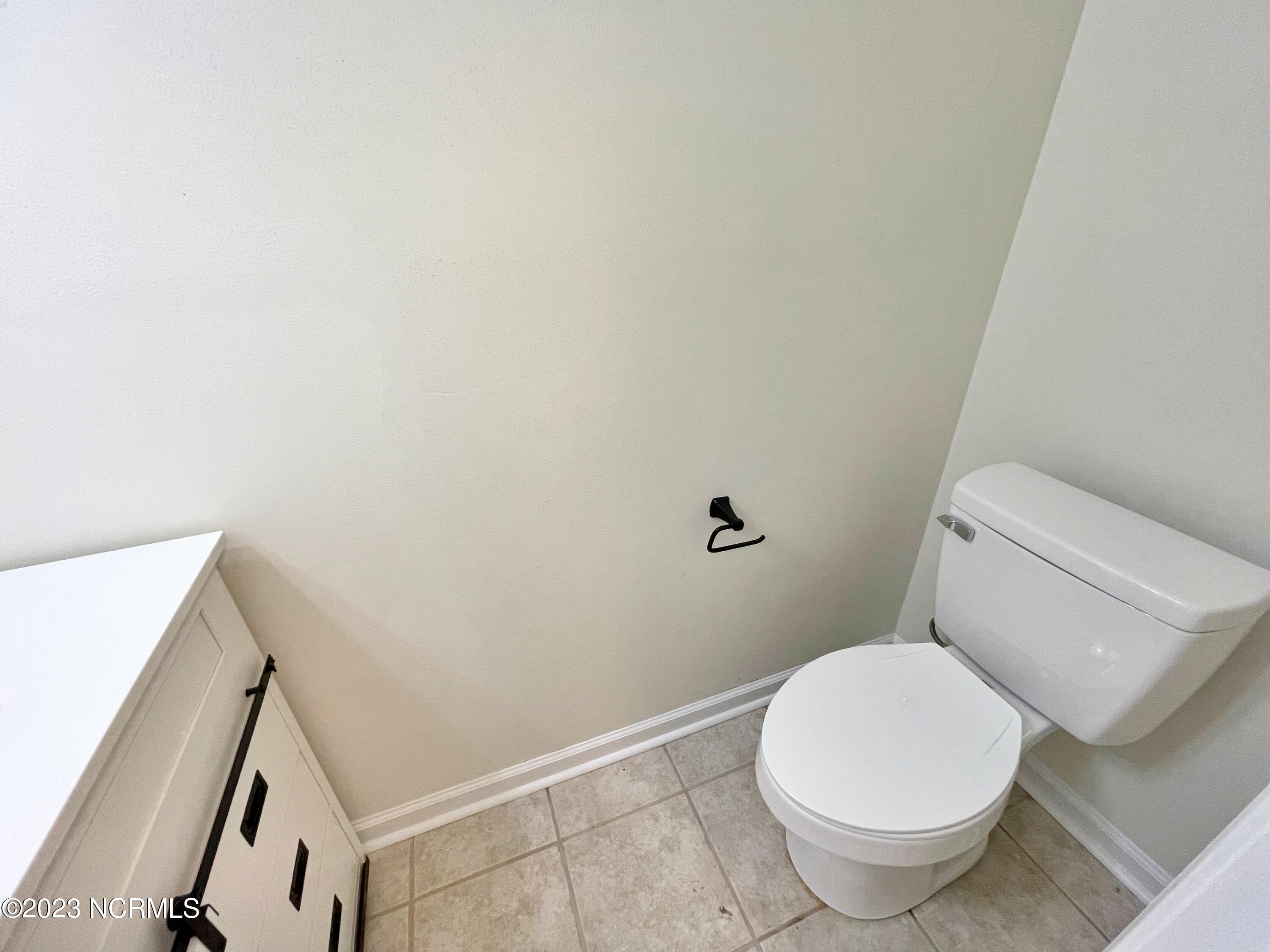 552 Deer Run Road New Bern, NC 28562 - Photo 25 of 59 HALF BATH 2