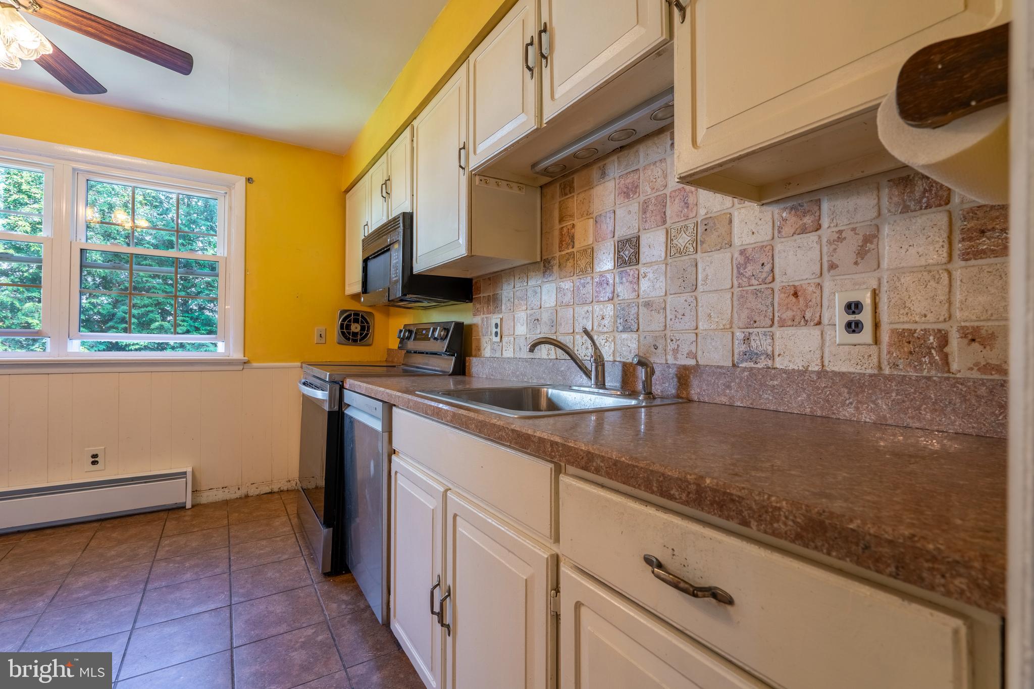 101 Mill Road Oreland, PA 19075 - Photo 14 of 39 Kitchen